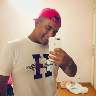 Minha humildade vem de berço jamais vou desmerecer alguém não sabemos o dia de amanhã a vida é uma roda gigante ☯✌️
Wpp chama lá 11977662904