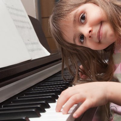 🎹 Love my job teaching piano to all ages at BMPS.
🎓 Studied music, science, theology, poetry.
⛪ Baptist, but attend weekly Anglican church.
🌟 RT≠Endorsement.