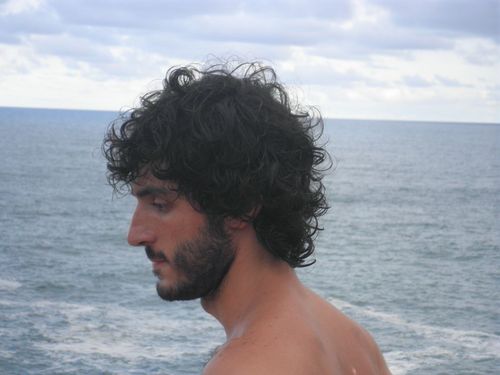 Hincha de Unión, 3 de Bar do Zado, fanatico de Seinfeld, madelonista y riquelmista como toda persona de bien.