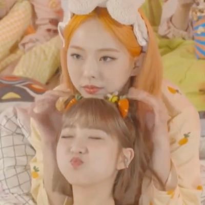 here to help with trading/sellling/buying loona merch!! tag us in your reply or tweet and i'll rt!! PLEASE UNTAG IN REPLIES