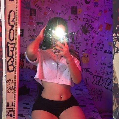 luvelliii's profile picture. I follow back.                                                             
    some tweets are not mine ctto