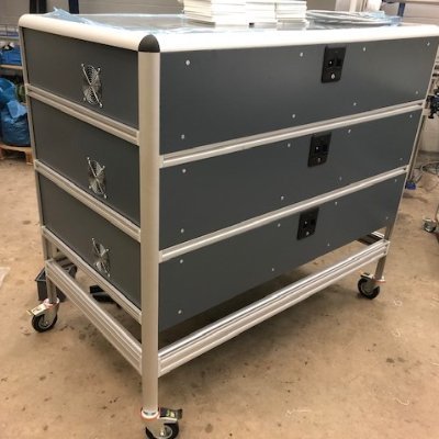 Frame and specialist industrial tooling solutions.
Conveyors, communication boards, benches, trolleys, production lines, rise/ fall tables, machine guards..
