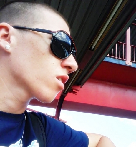 Membro da Firexxx, sempre de bem com a vida, inteligente, bonito e muito sínico kkkk.