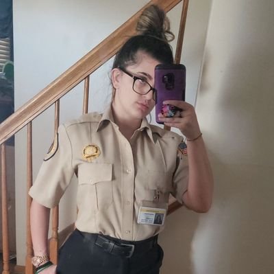I'm 22 aspiring to be a vet. Im currently a security officer. Will call you out on your BS but we can still be friends if you dare.