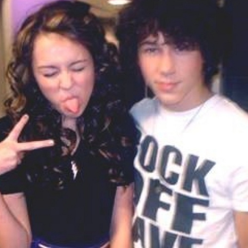 fuuckolas's profile picture. I love you, @cyruswagx