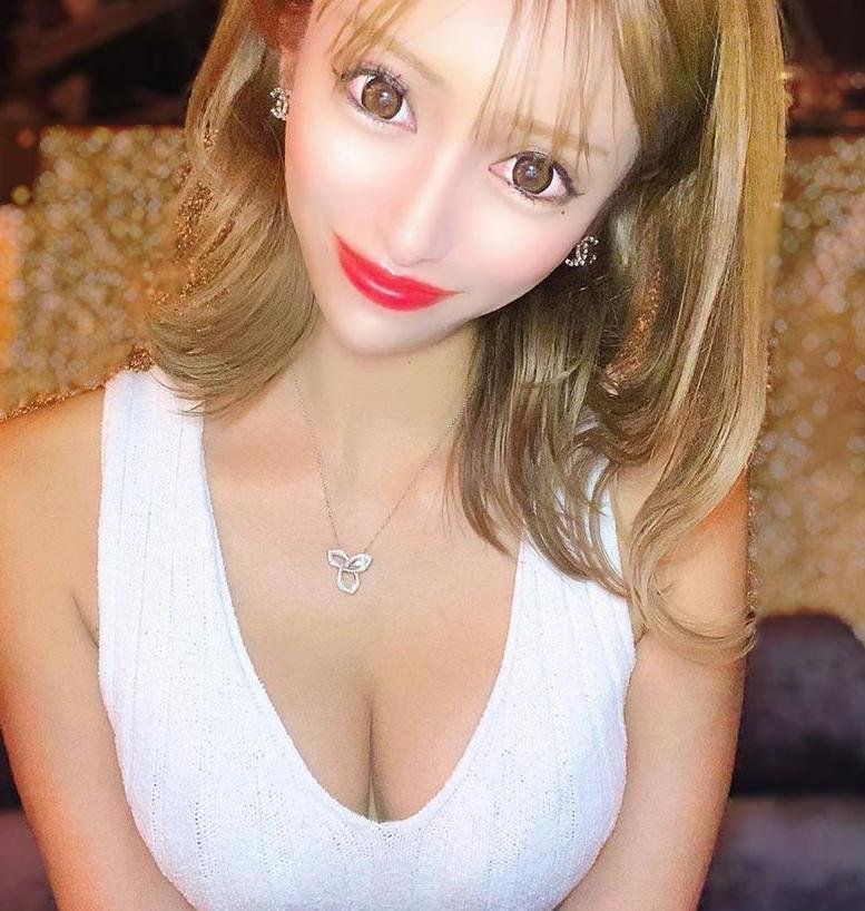 isbmstxdxz's profile picture. 朝から秘密でエッチなこと・・・  😗