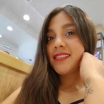 Soy una chica escort, delgada, muy guapa y complaciente.