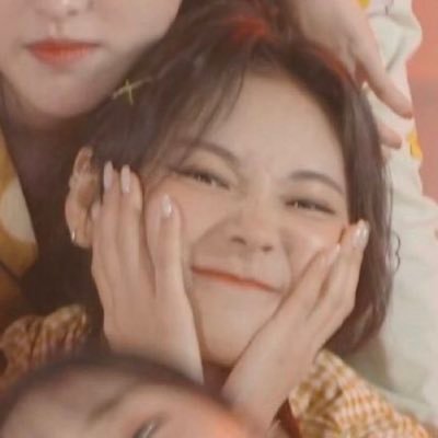jinsoul told me that loona o clock was only a prank (if i make anyone uncomfortable please do tell me) HE HIM