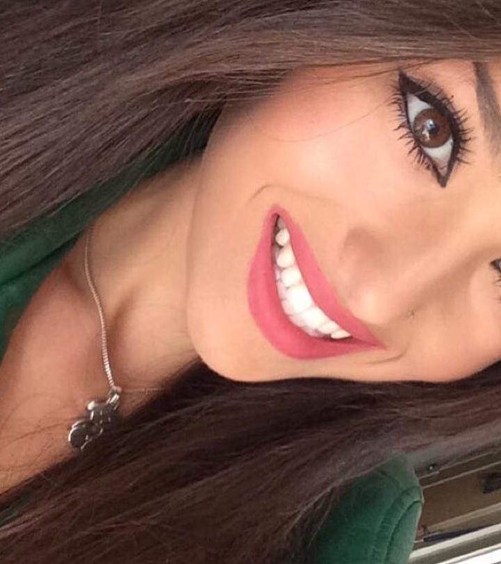 A beautiful, young and lonely girl is eager to meet new people.Follow me if you want to receive my sexy photos in Direct 😘😚🍓