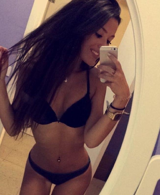 Im a sexy girl whose looking to meet fun and curious people.Follow me and receive my hot photos in Direct 💘😜👄