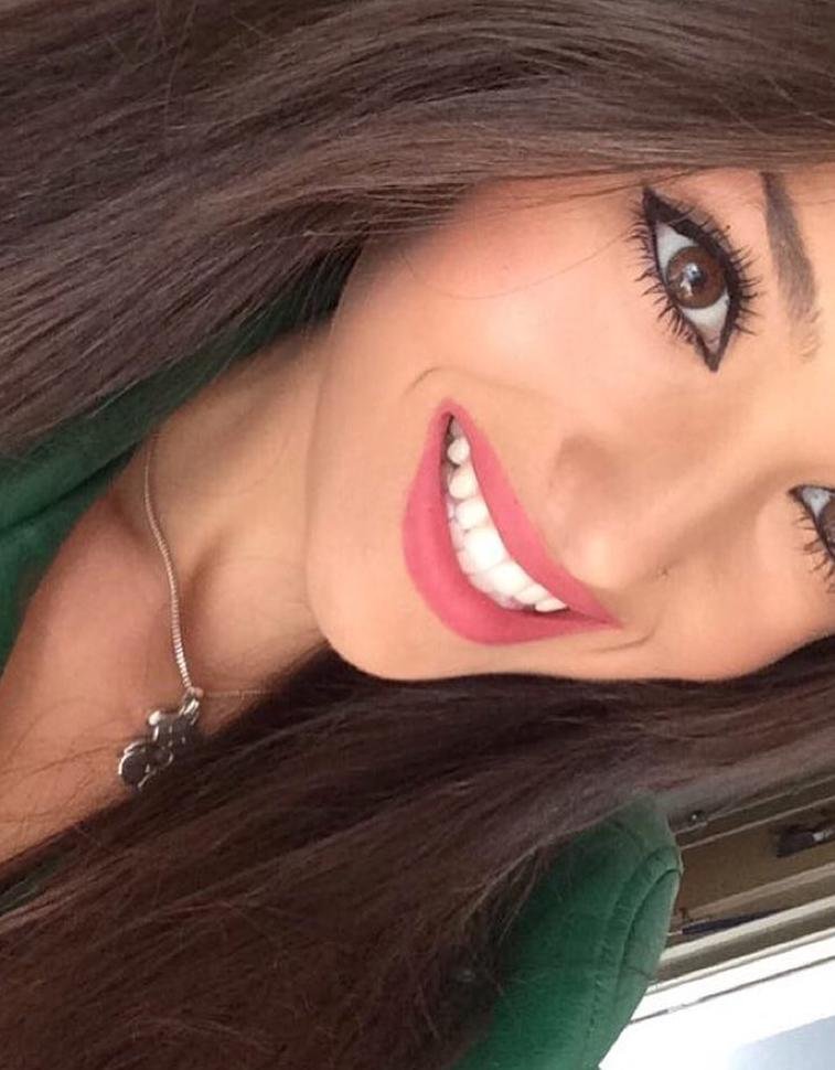 A beautiful, young and lonely girl is eager to meet new people.Follow me to enjoy my sexy photos! 😜😜👄