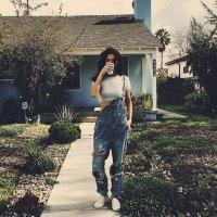 young mother. (@dewigaluhh) 's Twitter Profile