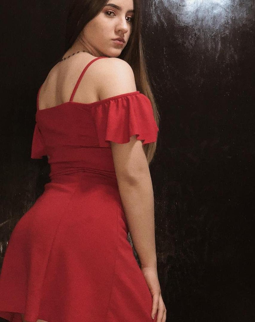 I love meeting new people. Follow me,I´ll send you all the pictures you want. 💖💖👄