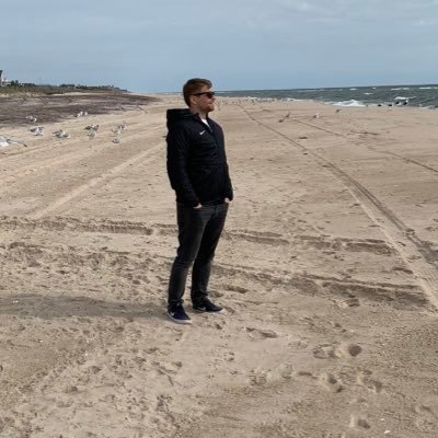 zeb_simon's profile picture. 