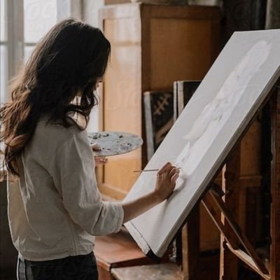 أحياناً تبدأ برسم لوحتك بألوان جميلة وعندما تنتهي .. تكتشف أن الألوان لا تناسب الرسمة .. هكذا تكون مشاعرك تجاه الشخص غير المناسب😴👌🏻