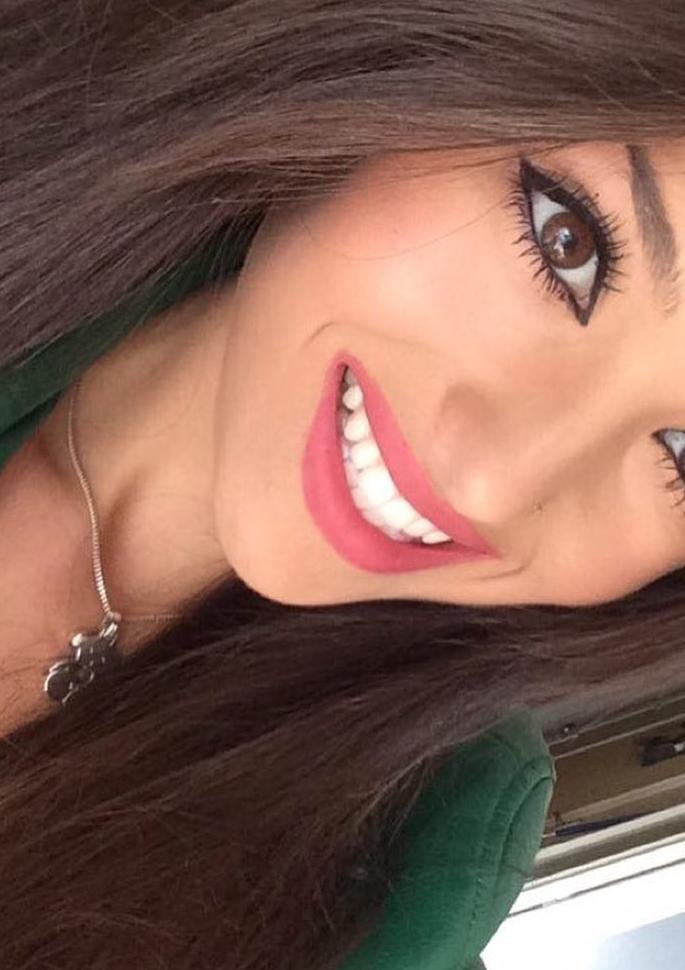 A beautiful, young and lonely girl is eager to meet new people.Follow me to enjoy my sexy photos! 👗😊👙