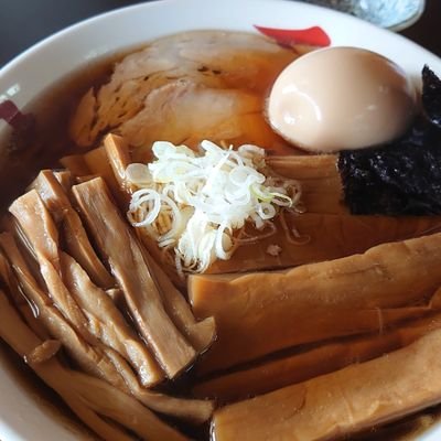 杜の傍らにひっそり潜む🍜好きおっさんです。ほぼ毎日🍜食べてます。🍜が主食です。
天然物です。天然だしが好き。
だって、お出汁の国の人だもの…
🍜時々独り言。
🍜と🍶で作られている人