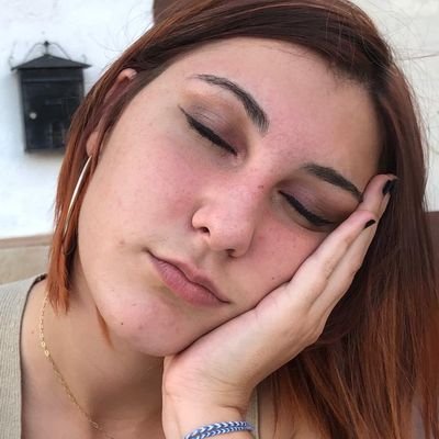 Viiickyy02's profile picture. 🌈🌈
Nunca se q poner en mis biografías