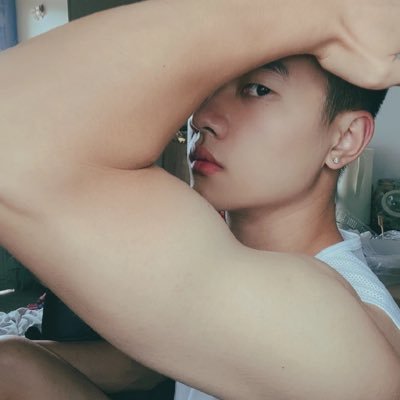 Into sex and fun with dudes and twinks。178-67-1: 喜欢小奶狗和小狼狗还有小公狗一起上。