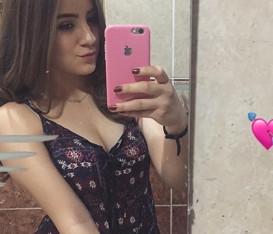 Sexy y soltera quiero hacer nuevos amigos, sigueme si quieres que te envie mis fotitos... 😜💘🍓