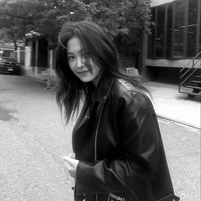 nutshelll_'s profile picture. quirkyalone no-maj