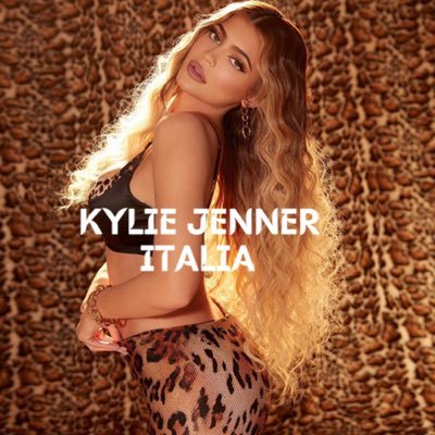 Pagina Ufficiale Italiana di Kylie Jenner! news, video e molto altro tutto qui! SAILOR SUMMER COLLECTION disponibile dal 01/09 sul sito ufficiale!