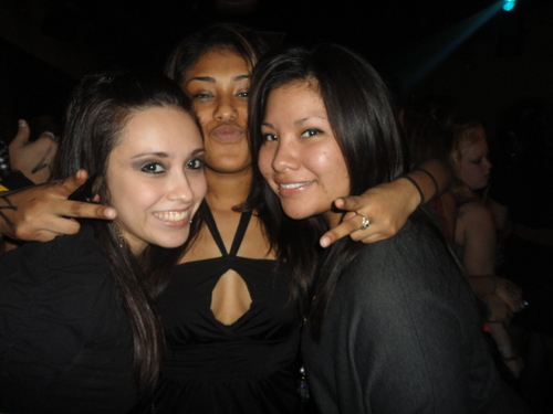 ;;I have 3 lovely little girls ;;I'm 22 && unavailable (: