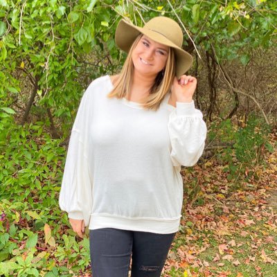 SydneyHDegen's profile picture. Be a 🍍, stand tall, wear a 👑, and always remember to be sweet on the inside