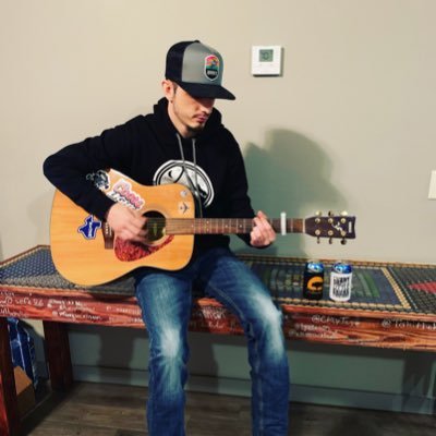 JustinJorgense2's profile picture. God, Family, Friends, Music 🤘🏾