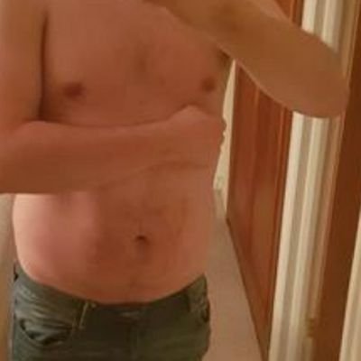 mid 30's m. Smart, professional, hard working.. lol just a normal lad who likes to have fun. looking for interesting people to chat with, maybe more. 🇬🇧🔞