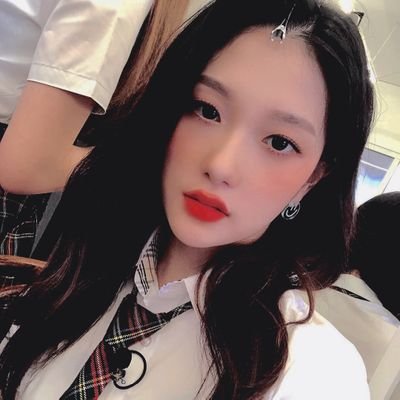 RP┊the 2OOO's stage conqueror! FROMIS_9's main rapper and vocalist. she'll burst your heart with her voie as she attacks you with her unreal charm