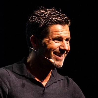 Klantbetekenaar pur sang || CCO en bestseller auteur @Salesvanuithart® || Professioneel Spreker II boekingen via https://t.co/mJc5YaqSia