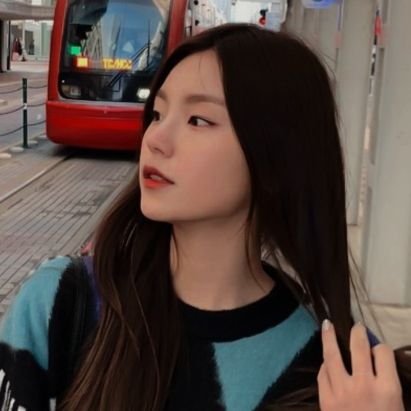 readerpuffgirl's profile picture. she/her | 🏳️‍🌈 | plant and puppy mom