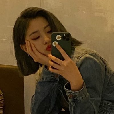 solituade's profile picture. ❁𝐚𝐮𝐫𝐨𝐫𝐚𝐞's imaginary﹕#류진 ──── That was her magic, she could still see the sunset, even on those darkest days. Part of Hidden Light EO and ITSHÉ.