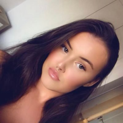 chloexshiggins's profile picture. 