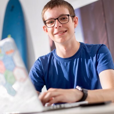  WWDC18 Scholar | 22 | 🇩🇪 | Co-Founder @ Inventas GmbH | Developer @one_sec_app | iOS / Android / Laravel / Web Developer | Student @RWTH |
