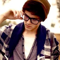 ຕαx αƖєxαηɗєя єᴠαηѕ (@max_wants_love) 's Twitter Profile