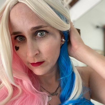 I love theatre, Shakespeare, Jane Austen. Theatre teacher at RSA, Masters in Theatre Production and Design, cosplayer. cosplay account @cloviscosplay