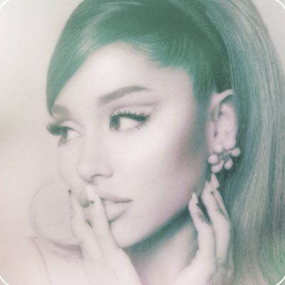 🌸 Welcome Arianators! 🌸
• Fan Account ✨
• News and Rumors about : @arianagrande
• She has a beautiful voice 😍