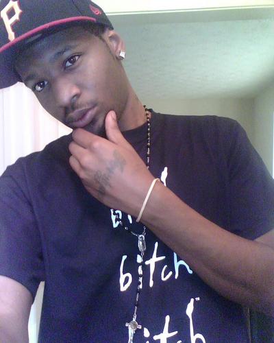 i'm Toucan, proud father of Samiya lay. i speak 2 languages, rich nigga talk, and english, also me no speak no broke nigga lingo, cara culo (face ass)