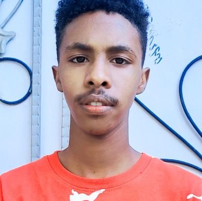 caaqil Ahmed shaakir
graad soomaaliyeed 
oo u taagan midnimada 
somaliyeed