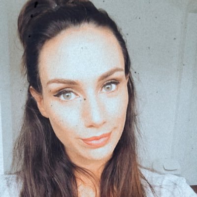 🤷🏻♀️ Just a UX/UI nerd trying to learn new stuff and be a better person.