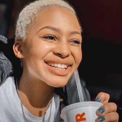 iammox_7's profile picture. 🇹🇿 chelsea fan 💪🏻