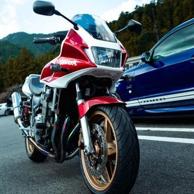 maverick19MNTC's profile picture. バイクチームMNTC



ホンダCB400NホークⅢ、カワサキGPz400ニンジャ、ヤマハFZR1000、スズキGSX-R1100、ホンダCB1300SBと乗り継ぎました。『考乗心』