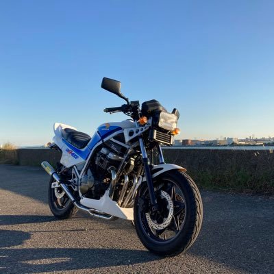 18'4/6 CBR400F ENDURANCE納車。NC42と二台持ち。旧車から現行車までバイク全般大好きです。無言フォローお許しください😩大人になり切れないおっさんです💦