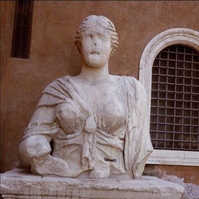 Era una delle statue parlanti di Roma:qui solo onestà,senso civico,buonsenso e riprovazione sociale. In incognito per libertà di pensiero mia e dei miei affetti