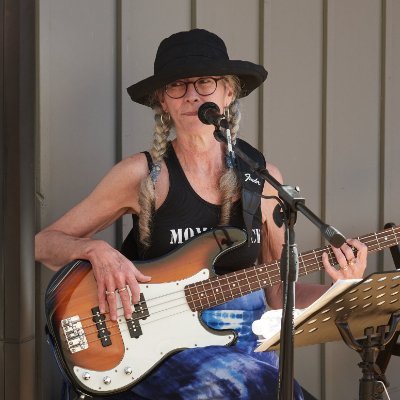 #TechComm evangelist, wife & mom, bass player, worship leader, I'm happiest when folks sing along with me.