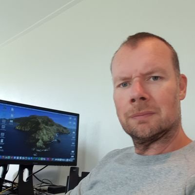 Ondernemer in de regio Apeldoorn, passie voor netwerken, internet, muziek, oprichter @DOCUconcept, getrouwd, vader, 2 dochters, 3 zonen, voetbal, tennis