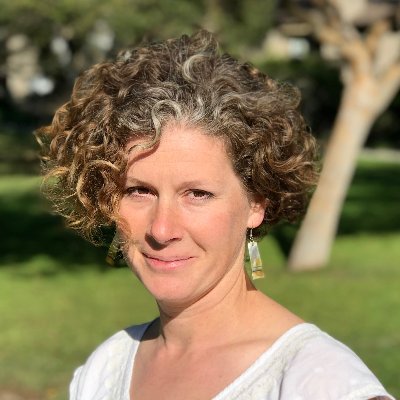 Scientist turned Life & Leadership Coach | Emotional Intelligence Coach | Podcast Host | Homeschool Mom of 2