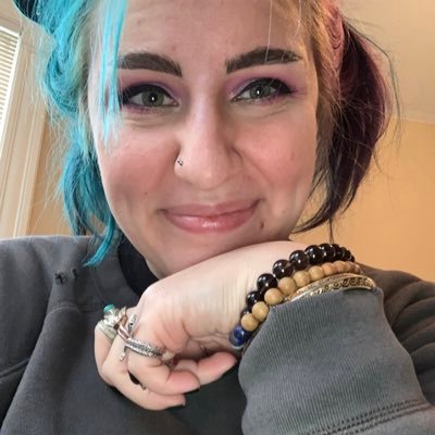 Your local sad Emo Girl™️ 🔮💫✨ she/they cHOaS bi 🌞 ♐︎ 🌕 ♓︎ ⬆️ ♎︎ FREE PALESTINE 🇵🇸 🍉